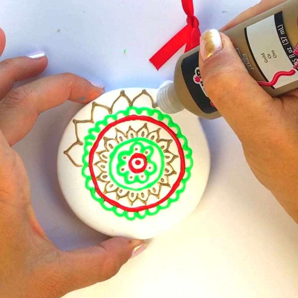 DIY Christmas Ornaments Craft using Puffy Paint