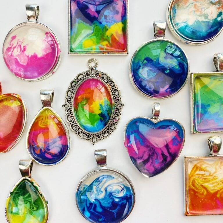 Melted Crayon Art Jewelry – Turn crayons into jewelry