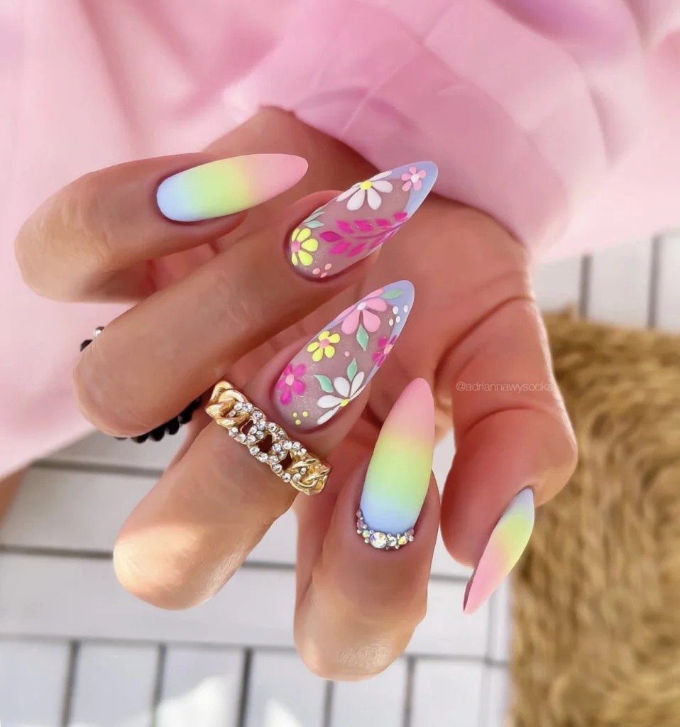 Bright summer nails 