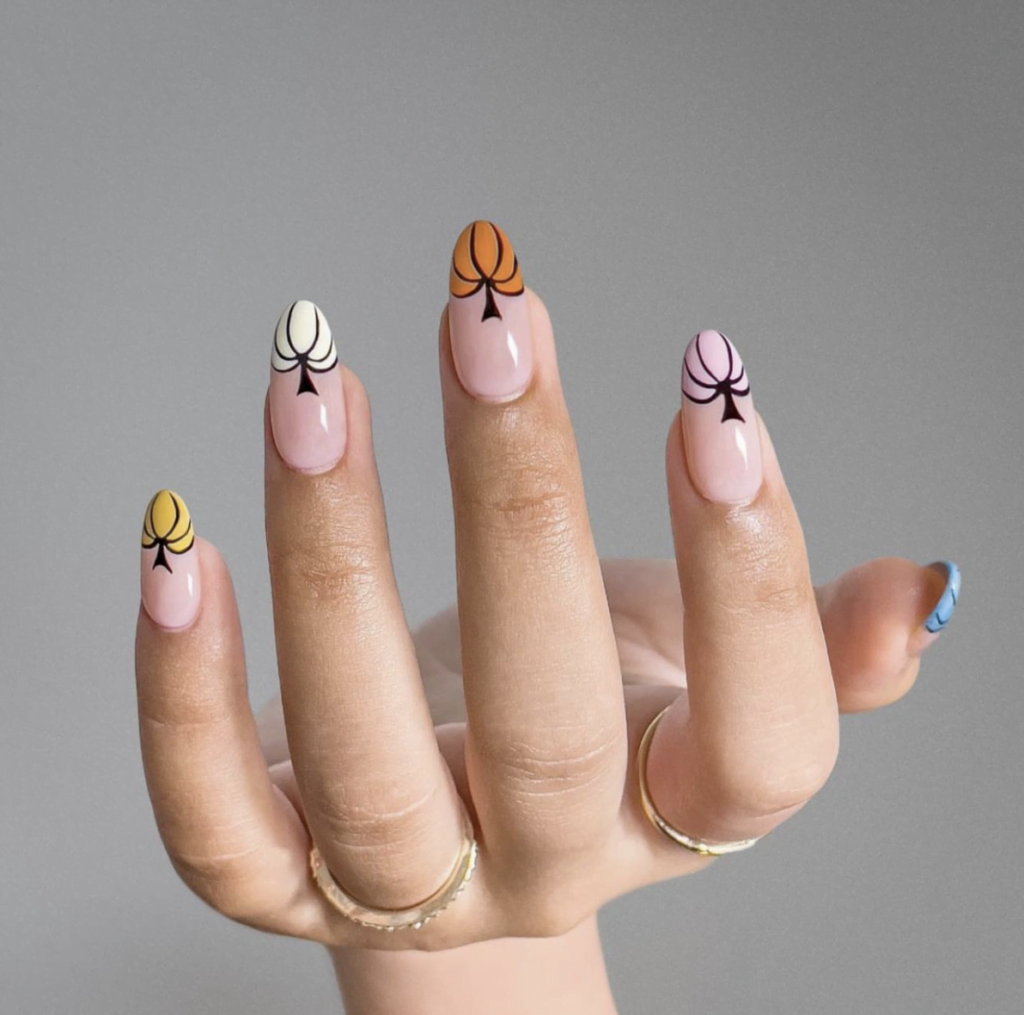 Cute Pumpkin manicure idea