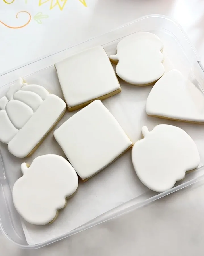 no-chill sugar cookies with royal icing